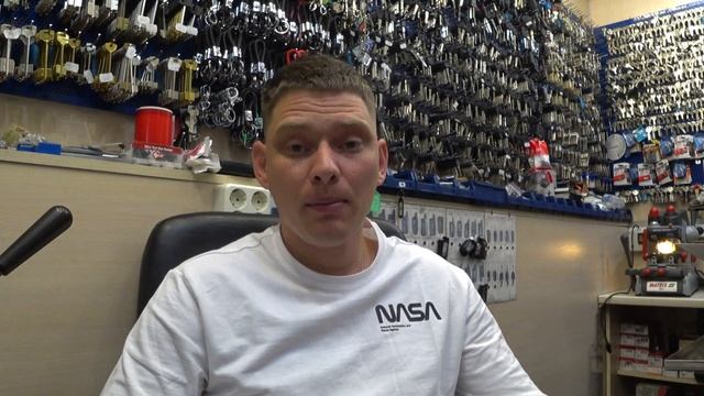 СЕКРЕТ ВОДИТЕЛЬСКОЙ ДВЕРИ О КОТОРОМ МАЛО КТО ИЗ ВОДИТЕЛЕЙ ЗНАЕТ! смотреть онлайн