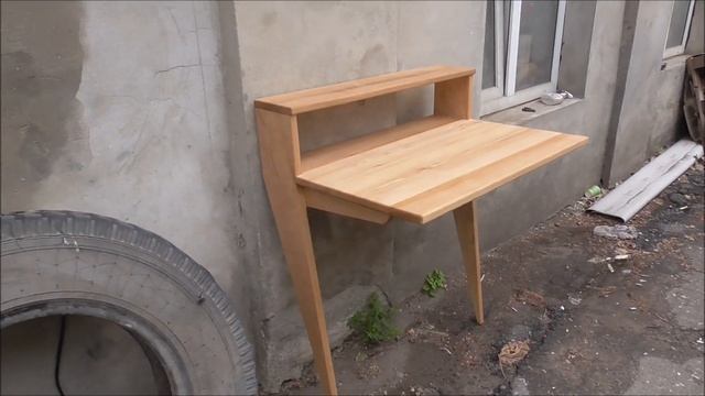 Стол на двух ногах