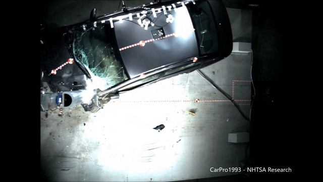 2009 Honda Civic Into Pole Small / Oblique Overlap Frontal Crash Test (6° - 26% Overlap) смотреть онлайн