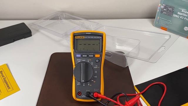Fluke 117 Multimeter Unboxing & Review of Functions (Engineering) смотреть онлайн
