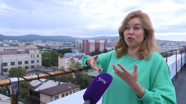 Муж и жена узнали на крыше, что у них будет мальчик смотреть онлайн