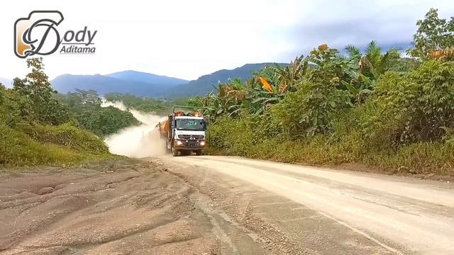 JET DARAT !!! SKIL TINGKAT DEWA SOPIR TRUK LOGGING KALIMANTAN смотреть онлайн