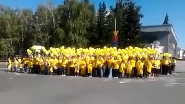 Сыро-люди на Празднике сыра в Барнауле.