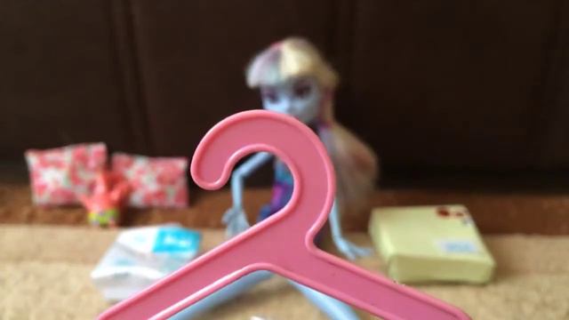 Stop motion : Haul Monster High | Куча одежды! С Эбби | Распаковка смотреть онлайн