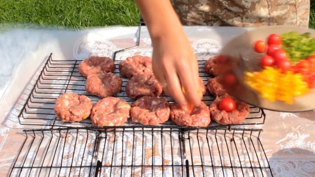 ОРИГИНАЛЬНЫЕ КОТЛЕТЫ НА МАНГАЛЕ ЗА 5 МИН смотреть онлайн