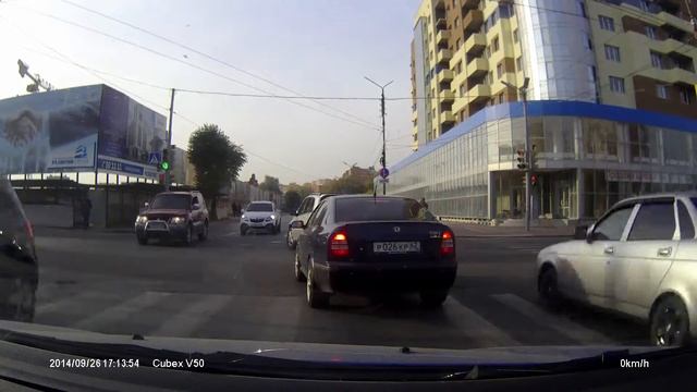 Рязань, поворот налево из правого ряда на запрещающий светофор - легко смотреть онлайн