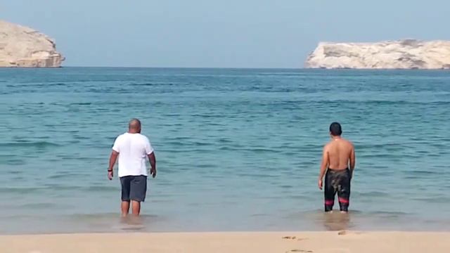 muscat bay Beach смотреть онлайн