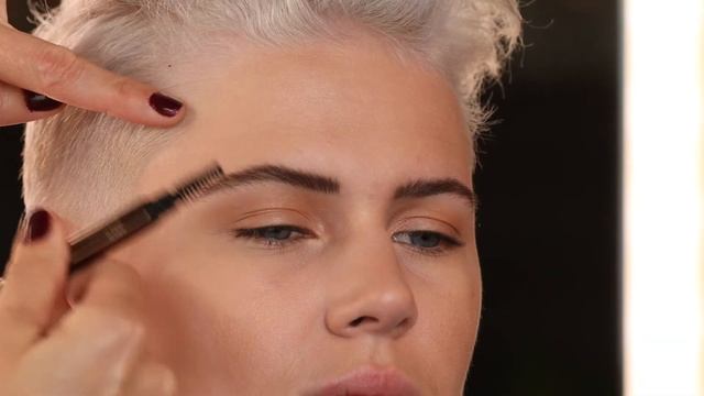 Hourglass x Kristie Streicher: How to Fill In Microbladed Brows смотреть онлайн