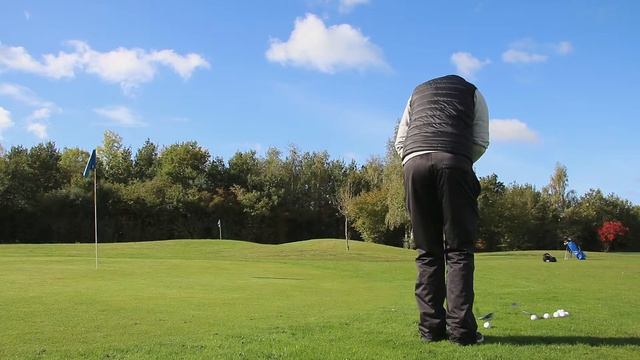 Short Game Lesson With Golf Pro - Beginner Golfer смотреть онлайн