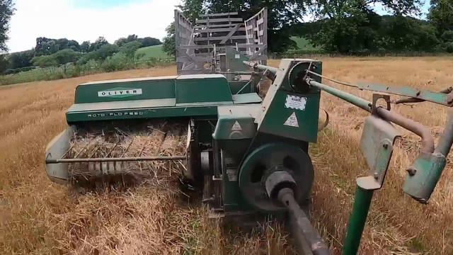 OLDER THAN ME! Old school straw baling with Oliver equipment смотреть онлайн