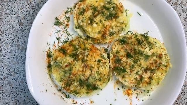 Отличный обед из капустного стейка и отбивной из курицы. Просто и Очень Вкусно! смотреть онлайн