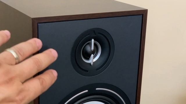 Triangle Borea BR03 Vs KEF Q150 смотреть онлайн