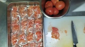 Филе куриное запеченное с помидором, сыром и майонезом? Быстро и вкусно приготовим.