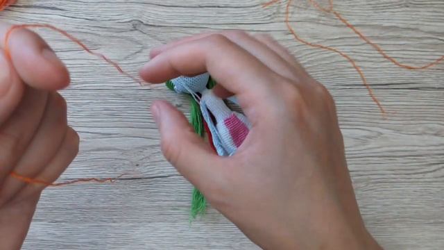 Как сделать волосы и глаза для вязаной куклы Rainbow Dash смотреть онлайн