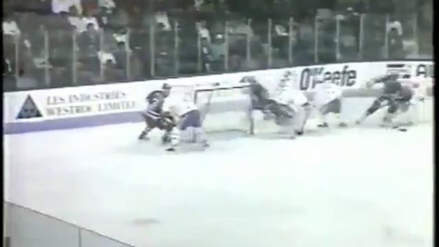 Sergei Nemchinov's goal vs Nordiques for Rangers (14 nov 1992) смотреть онлайн