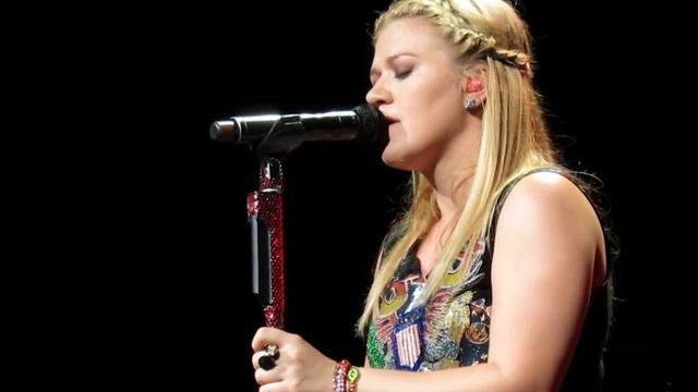 Kelly Clarkson & Miley Cyrus - Fade Into You