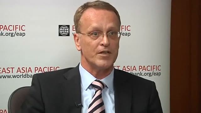 Bert Hofman of World Bank sees that the outflow of capital from China, i.e. the internationalizat.. смотреть онлайн