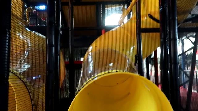 Play Ride Slide Spin - Ferrari World Family Time смотреть онлайн