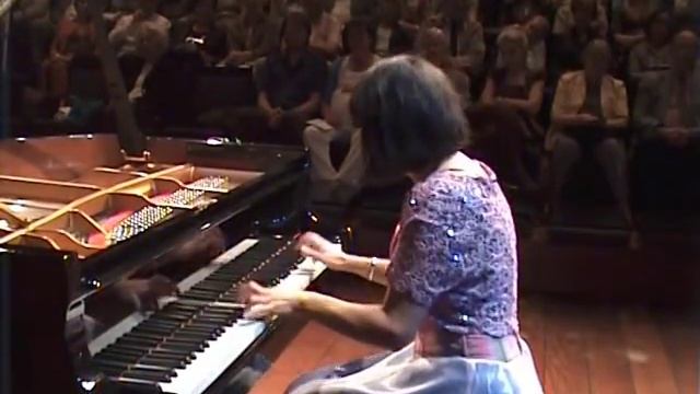 Chopin, Waltz Brilliante Op. 34 No. 3 in F major, Iskra Mantcheva, piano смотреть онлайн