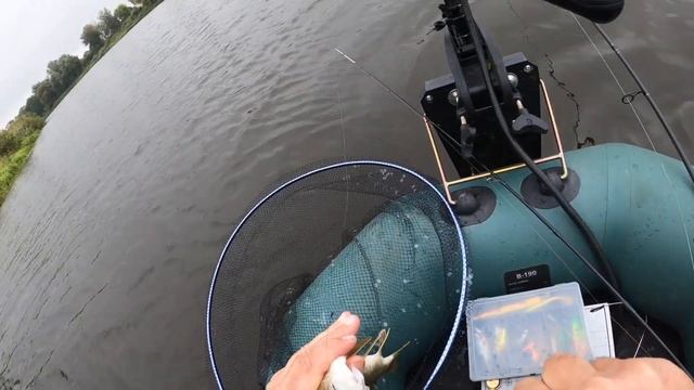 Рыбалка с лодки на ультралайт и вертушку Мепс.Выловил достойный трофей. смотреть онлайн