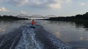 сапборд за моторной лодкой