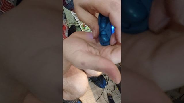 Колхозный ремонт безпроводных наушников , заряжались только от провода. смотреть онлайн