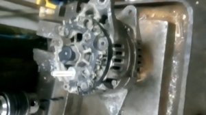 Как снять и разобрать,и заменить подшипники на генераторе Мицубиси каризма.