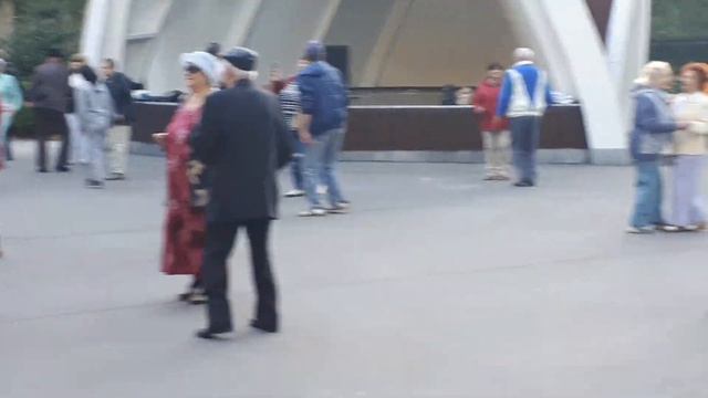 Гарбузи вродили!!!Народные танцы,парк Горького,Харьков!!! смотреть онлайн