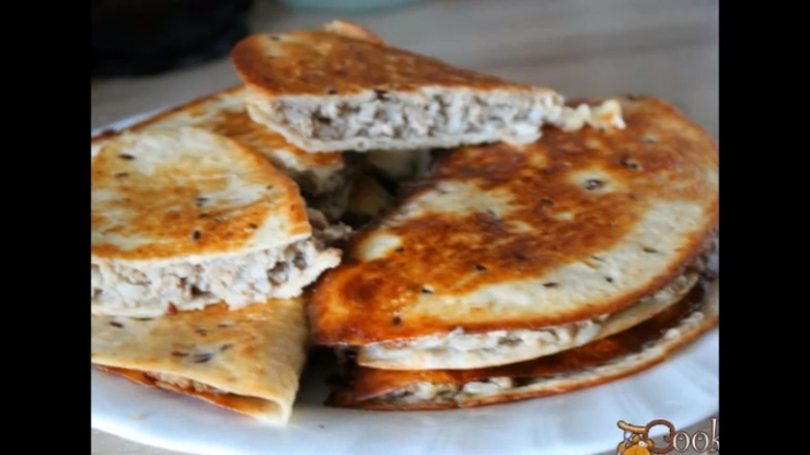 Горячая закуска из тортильи с мясом и рисом