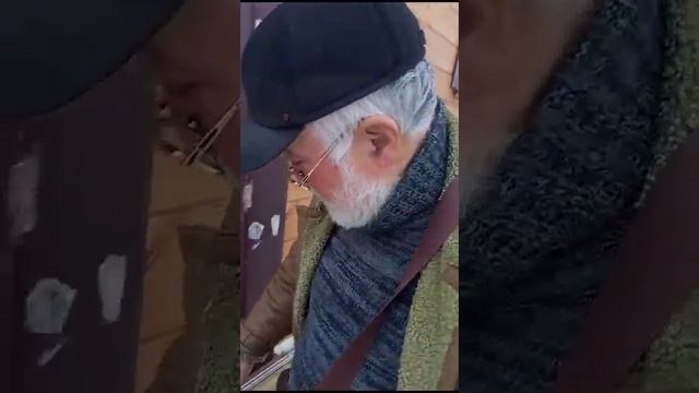 Залили крыльцо зимним раствором. Зимой можно делать бетонные работы, но не все. Но это дороже. смотреть онлайн