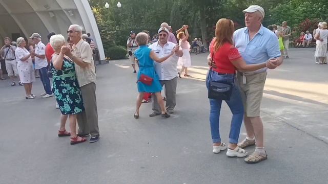 Белые туманы!!!??Танцы в парке Горького!!!??Харьков 2021 смотреть онлайн
