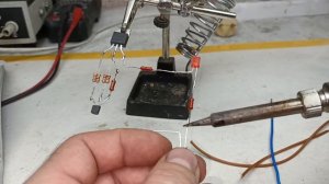 Невероятно-Простая схема Защиты от Короткого Замыкания!  Своими руками!