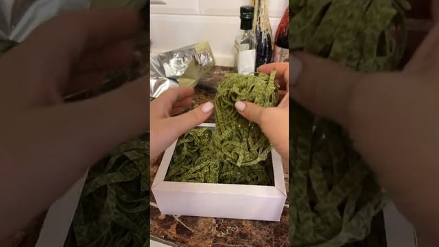 Фетучини с кабачком и яйцом пашот смотреть онлайн
