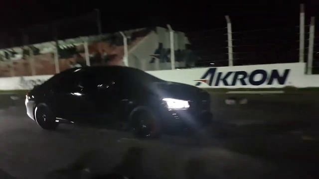 Audi R8 Vs Porsche 911 (Miercoles de Arrancones) смотреть онлайн