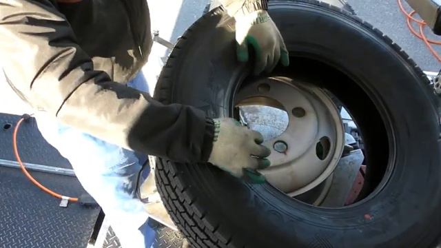 タイヤ交換　Tire exchange　205/85R16　三菱ふそう　キャンター смотреть онлайн