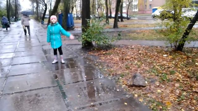 Дождик мне никто не нужен бегаю по лужам смотреть онлайн