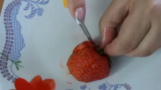КАРВИНГ ИЗ ОВОЩЕЙ И ФРУКТОВ клубникой ЛЕБЕДИ carving of fruits and vegetables смотреть онлайн