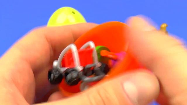 Сюрприз Яйца с Киндер Игрушкой Тачки Скуби Ду Котята Surprise Eggs Colors смотреть онлайн