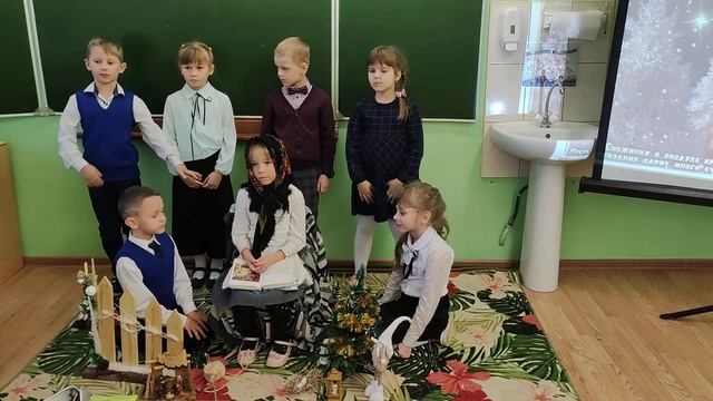 в кануне Рождества учащиеся 1 класса Минойтовской СШ показали сценку " Бабушка, внук и внучка" смотреть онлайн