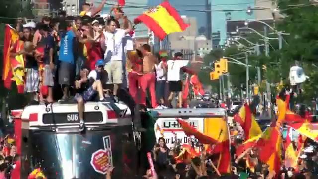 Spain wins World Cup 2010. Crazy celebration in Toronto España 스페인 Spanien 西班牙 Iran смотреть онлайн