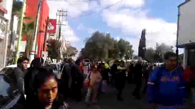 Servidores públicos golpean a comerciantes en el H. Ayuntamiento de ecatepec смотреть онлайн