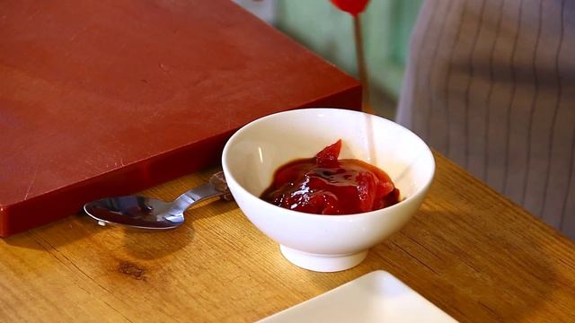 Ensalada atún rojo picante en Valvatida смотреть онлайн