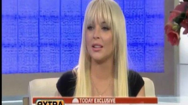 Extra: Lindsay Lohan Jarring new look. Plastic Surgery?