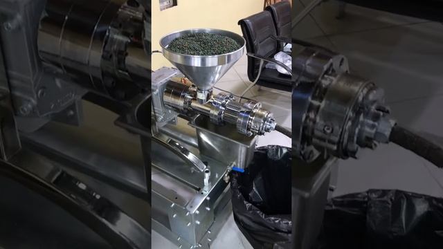 Soguk pires yag makinası gm-1500 model menengiç yağı çıkartıyor cold press oil machine gm-1500 смотреть онлайн