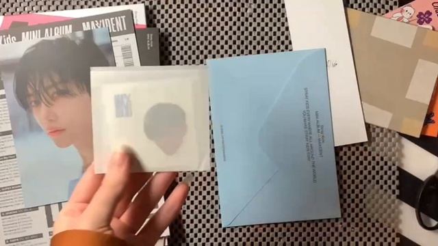 ?| распаковка к-поп карт и альбома maxident (или "джисон захватил это видео") | stray kids смотреть онлайн