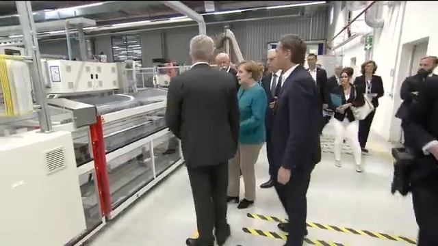 Daimler Elektroauto-Batteriefabrik Kamenz - Werkrundgang смотреть онлайн