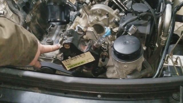 OM642 High Pressure Fuel Pump Removal смотреть онлайн