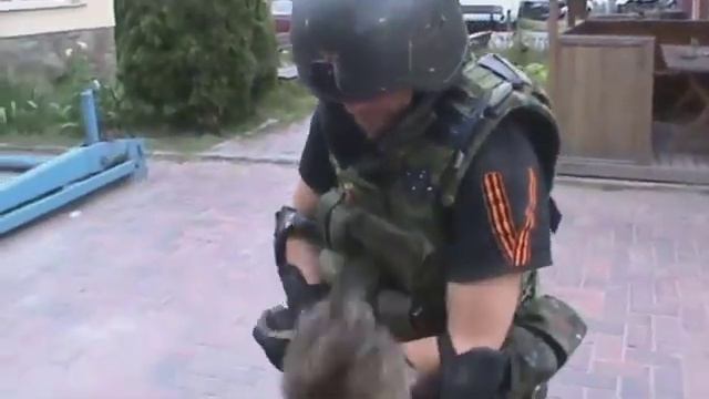 Командир подразделения Моторола с боевым котом смотреть онлайн