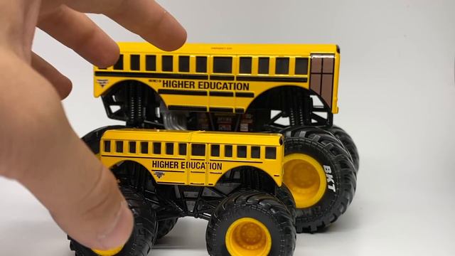 SPIN MASTER MONSTER JAM SERIES 8 | 1:24 SCALE смотреть онлайн