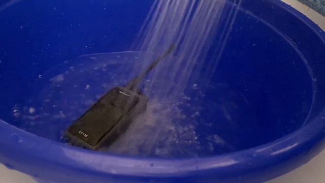 Тест на водонепроницаемость радиостанции ECOM ET-538 смотреть онлайн